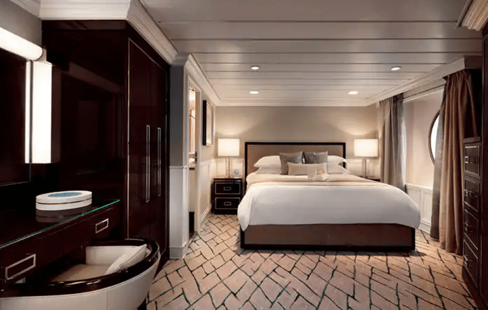 Oceania Cruises - Regatta - Accommodation - Vista Suite .png